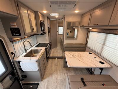 2024 Thor Chateau 22B   - Photo 18 - Orlando, FL 32808