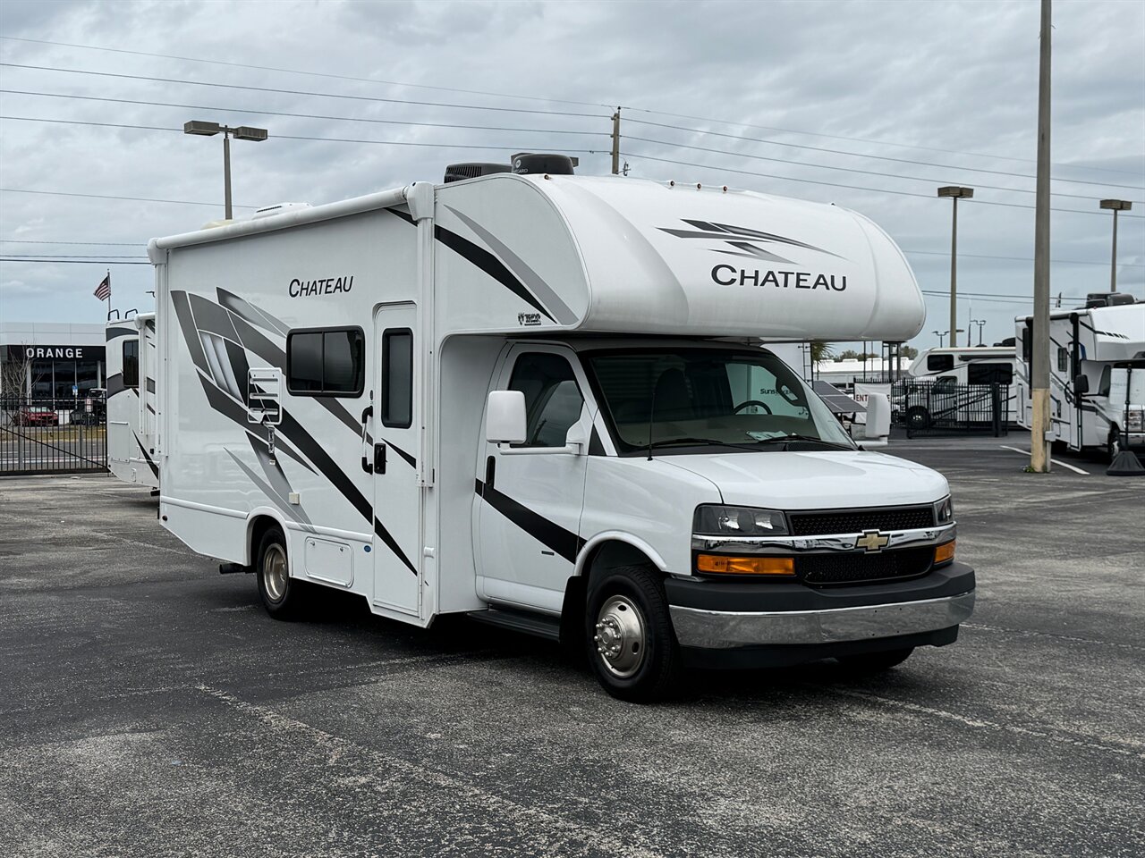 2024 Thor Chateau 22B   - Photo 1 - Orlando, FL 32808