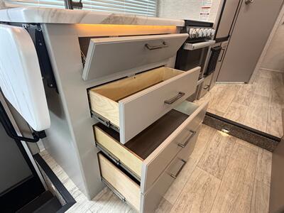 2024 Thor Chateau 22B   - Photo 32 - Orlando, FL 32808