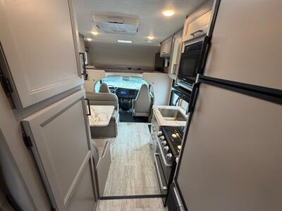 2024 Thor Chateau 22B   - Photo 47 - Orlando, FL 32808