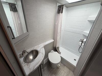 2024 Thor Chateau 22B   - Photo 37 - Orlando, FL 32808