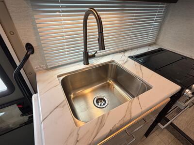 2024 Thor Chateau 22B   - Photo 25 - Orlando, FL 32808