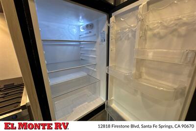 2024 Forest River Sunseeker 2150SLE   - Photo 23 - Santa Fe Springs, CA 90670