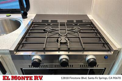 2024 Forest River Sunseeker 2150SLE   - Photo 19 - Santa Fe Springs, CA 90670