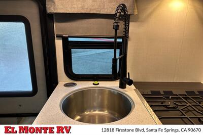 2024 Forest River Sunseeker 2150SLE   - Photo 18 - Santa Fe Springs, CA 90670