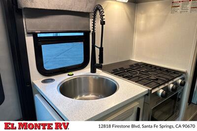 2024 Forest River Sunseeker 2150SLE   - Photo 17 - Santa Fe Springs, CA 90670
