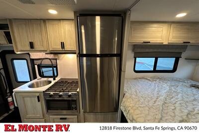 2024 Forest River Sunseeker 2150SLE   - Photo 25 - Santa Fe Springs, CA 90670