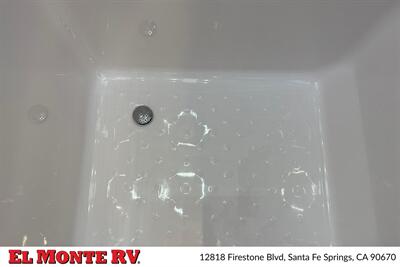 2027 MDC XT16HR ISLAND 22FT - Photo 25 - Santa Fe Springs, CA 90670