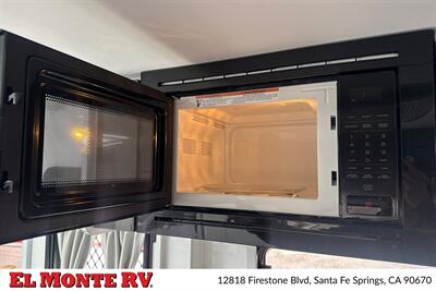 2027 MDC XT16HR ISLAND 22FT - Photo 15 - Santa Fe Springs, CA 90670