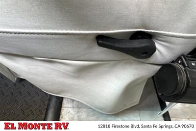 2024 Coachmen Pursuit 31BH   - Photo 12 - Santa Fe Springs, CA 90670