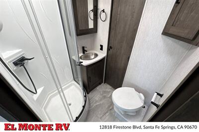 2024 Coachmen Pursuit 31BH   - Photo 27 - Santa Fe Springs, CA 90670