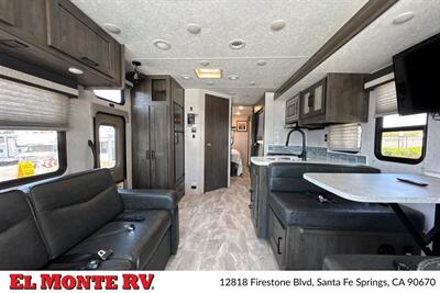 2024 Coachmen Pursuit 31BH   - Photo 13 - Santa Fe Springs, CA 90670