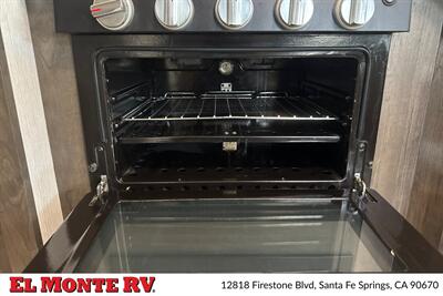 2024 Coachmen Pursuit 31BH   - Photo 19 - Santa Fe Springs, CA 90670