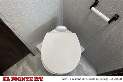2024 Coachmen Pursuit 31BH   - Photo 30 - Santa Fe Springs, CA 90670