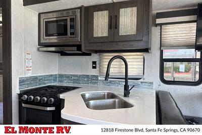 2024 Coachmen Pursuit 31BH   - Photo 16 - Santa Fe Springs, CA 90670