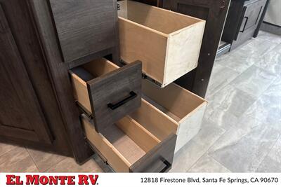 2024 Coachmen Pursuit 31BH   - Photo 22 - Santa Fe Springs, CA 90670