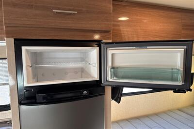 2015 Winnebago View 24J - Photo 24 - Santa Fe Springs, CA 90670