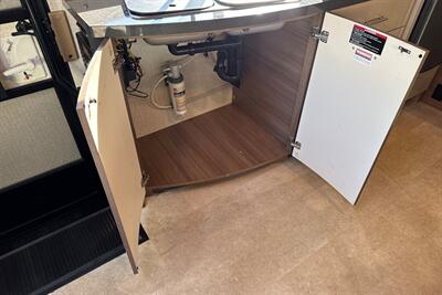 2015 Winnebago View 24J - Photo 22 - Santa Fe Springs, CA 90670