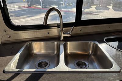 2015 Winnebago View 24J - Photo 18 - Santa Fe Springs, CA 90670