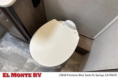 2024 Gulf Stream Conquest 6238   - Photo 31 - Santa Fe Springs, CA 90670