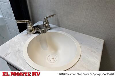 2024 Gulf Stream Conquest 6238   - Photo 30 - Santa Fe Springs, CA 90670