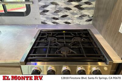 2024 Gulf Stream Conquest 6238   - Photo 19 - Santa Fe Springs, CA 90670