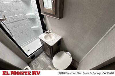 2024 Gulf Stream Conquest 6238   - Photo 28 - Santa Fe Springs, CA 90670