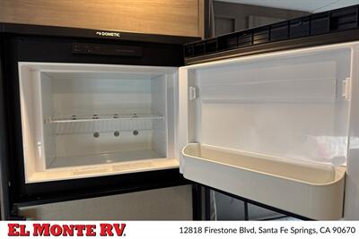 2024 Gulf Stream Conquest 6238   - Photo 25 - Santa Fe Springs, CA 90670