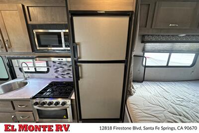 2024 Gulf Stream Conquest 6238   - Photo 26 - Santa Fe Springs, CA 90670