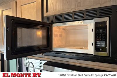 2024 Gulf Stream Conquest 6238   - Photo 21 - Santa Fe Springs, CA 90670