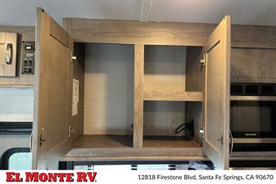 2024 Gulf Stream Conquest 6238   - Photo 22 - Santa Fe Springs, CA 90670