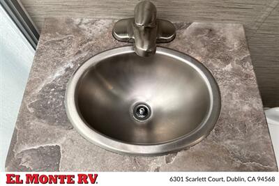 2024 Thor Four Winds 22E   - Photo 33 - Dublin, CA 94568