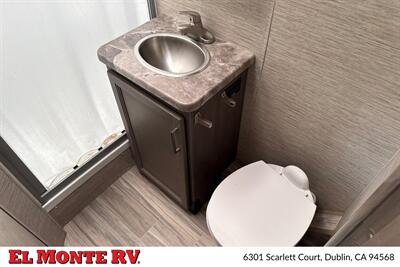 2024 Thor Four Winds 22E   - Photo 31 - Dublin, CA 94568