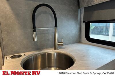 2023 Forest River Sunseeker 3250DSLE   - Photo 18 - Santa Fe Springs, CA 90670