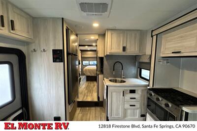 2023 Forest River Sunseeker 3250DSLE   - Photo 27 - Santa Fe Springs, CA 90670