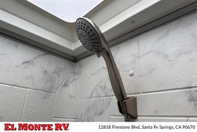 2023 Forest River Sunseeker 3250DSLE   - Photo 33 - Santa Fe Springs, CA 90670