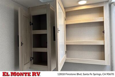 2023 Forest River Sunseeker 3250DSLE   - Photo 29 - Santa Fe Springs, CA 90670