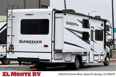 2023 Forest River Sunseeker 3250DSLE   - Photo 3 - Santa Fe Springs, CA 90670