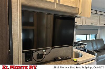 2023 Forest River Sunseeker 3250DSLE   - Photo 25 - Santa Fe Springs, CA 90670