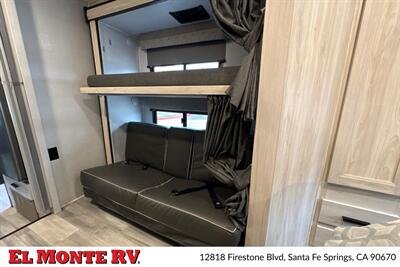 2023 Forest River Sunseeker 3250DSLE   - Photo 35 - Santa Fe Springs, CA 90670