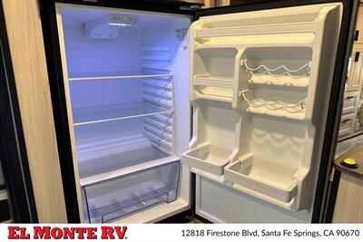 2023 Forest River Sunseeker 3250DSLE   - Photo 23 - Santa Fe Springs, CA 90670