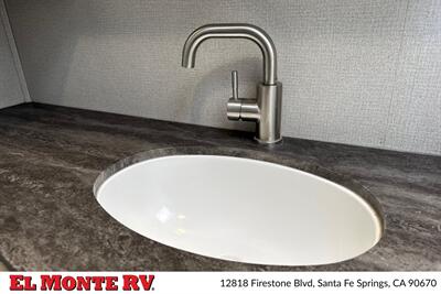2023 Forest River Sunseeker 3250DSLE   - Photo 30 - Santa Fe Springs, CA 90670