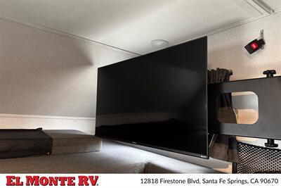 2023 Forest River Sunseeker 3250DSLE   - Photo 16 - Santa Fe Springs, CA 90670