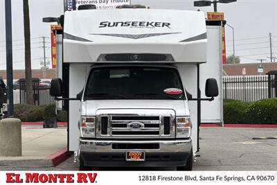 2023 Forest River Sunseeker 3250DSLE   - Photo 9 - Santa Fe Springs, CA 90670