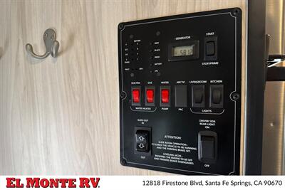 2023 Forest River Sunseeker 3250DSLE   - Photo 41 - Santa Fe Springs, CA 90670
