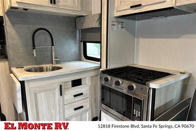 2023 Forest River Sunseeker 3250DSLE   - Photo 17 - Santa Fe Springs, CA 90670