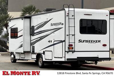 2023 Forest River Sunseeker 3250DSLE   - Photo 6 - Santa Fe Springs, CA 90670