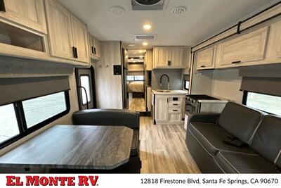 2023 Forest River Sunseeker 3250DSLE   - Photo 13 - Santa Fe Springs, CA 90670