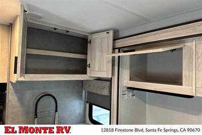 2023 Forest River Sunseeker 3250DSLE   - Photo 21 - Santa Fe Springs, CA 90670
