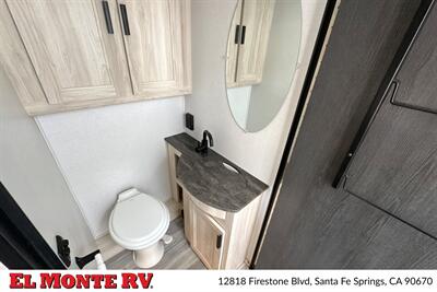 2024 Forest River Sunseeker 3010DS   - Photo 27 - Santa Fe Springs, CA 90670
